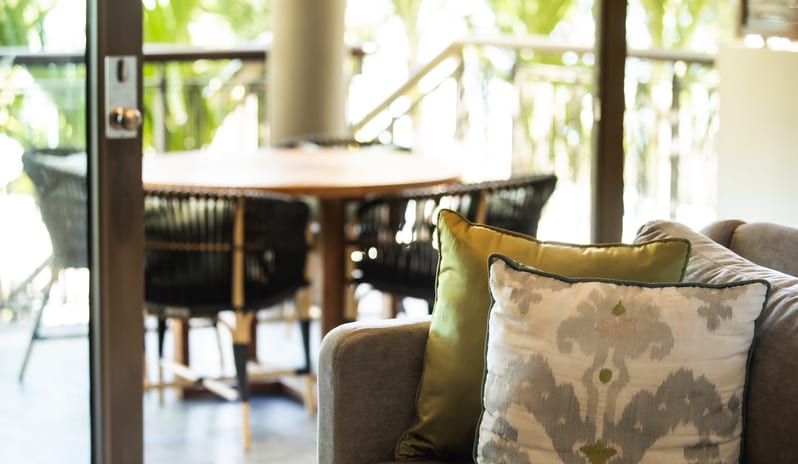 Royal Palm Hires 6925